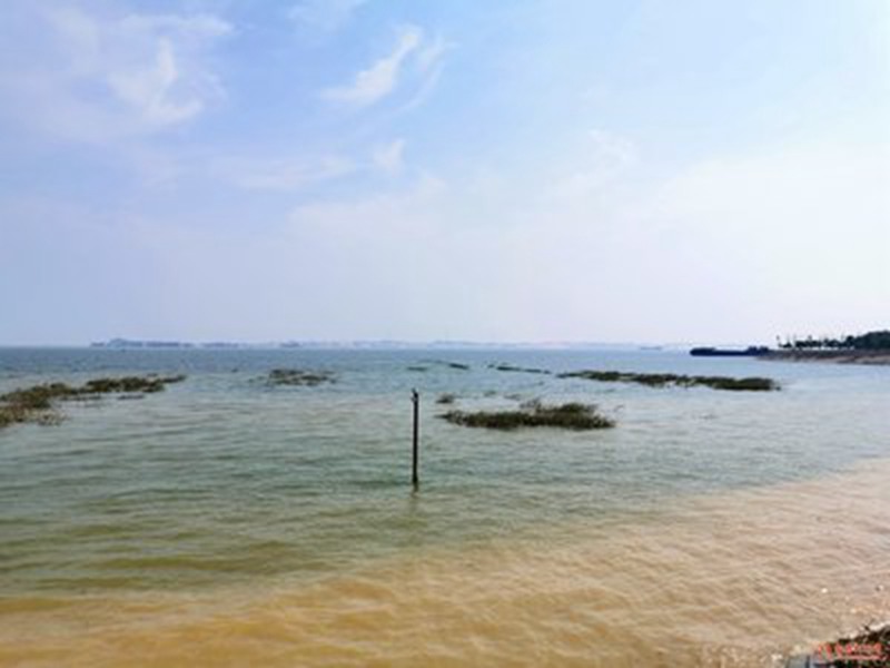 我国较大淡水湖鄱阳湖水位持续上涨，鄱阳湖拉起紧急警戒线